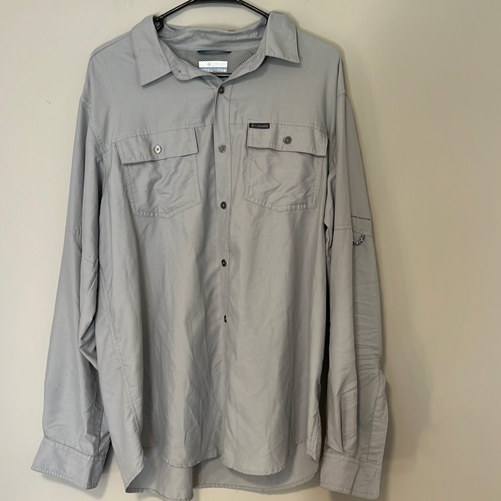 Columbia - Men’s LightWeight Button Down - Size L - Like New